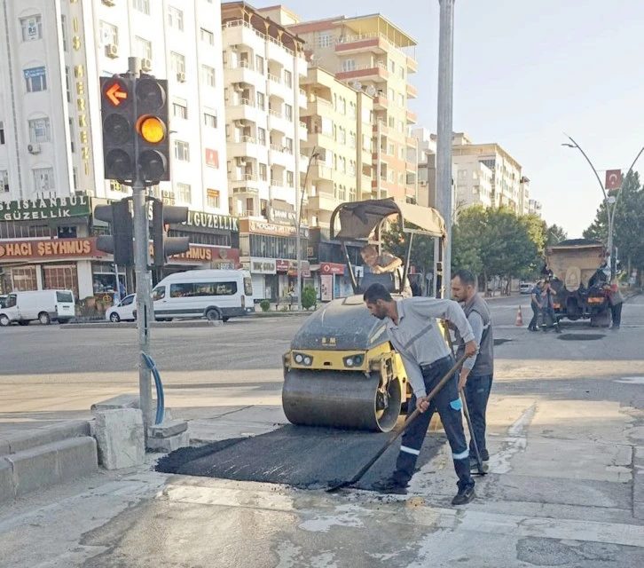 20 BİN TON ASFALT, 140 BİN METREKARE PARKE TAŞI DÖŞENDİ