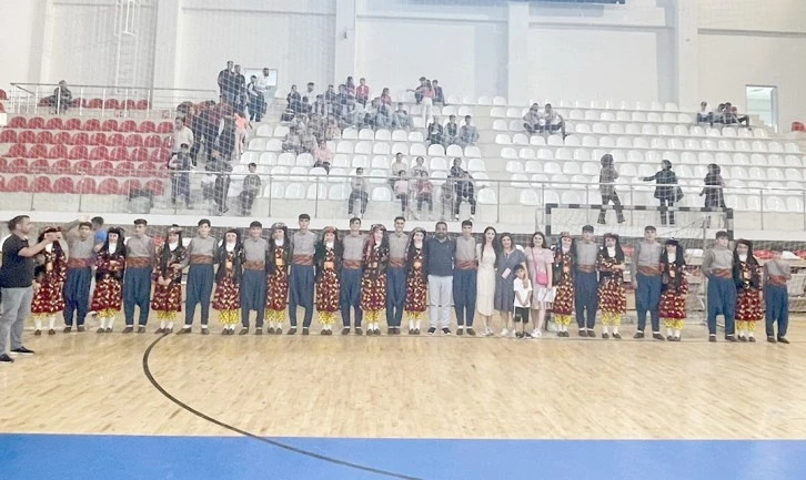 200 FOLKLORCUNUN GÖZÜ VALİ CANALP’TA