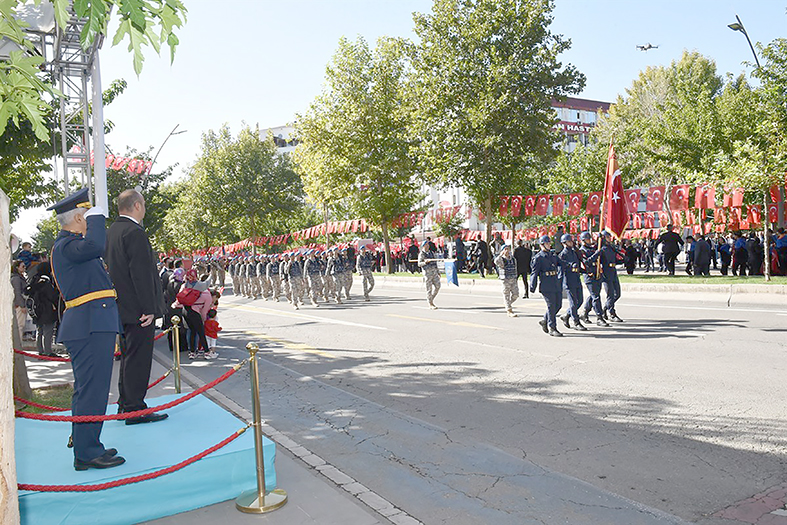 29 EKİM COŞKUYLA KUTLANDI