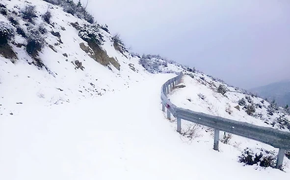 24 KÖY YOLU ULAŞIMA KAPANDI