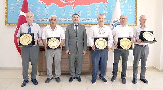 BATÜ’DEN EMEKLİ OLAN PERSONELLERE PLAKET TÖRENİ