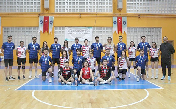 BATÜ VOLEYBOL TAKIMLARINDAN ÖNEMLİ BAŞARI