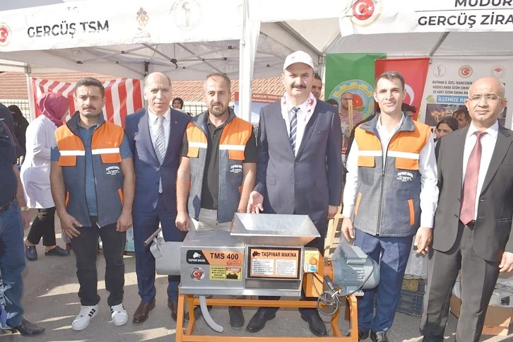 ÇİFTÇİLERE 43 ADET ÜZÜM SIKMA MAKİNESİ DAĞITILDI