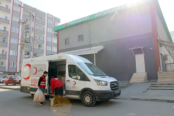 EV KONFORUNDA KÜTÜPHANE HİZMETİ SUNULUYOR