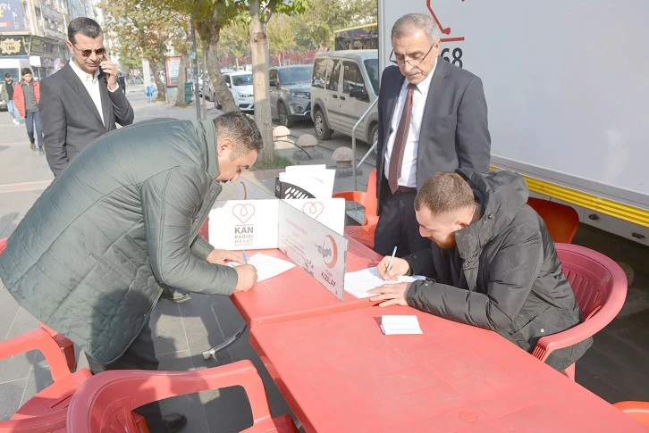 GENÇLİK’TEN KIZILAY’A KAN BAĞIŞLADI