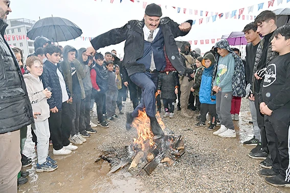 NEVRUZ ATEŞİ KOZLUK’TA YAKILDI