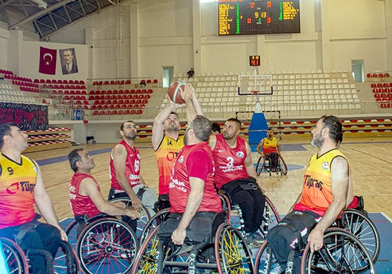 ENGELLİLER, GAZİANTEP’İ FARKLI GEÇTİ: 75-45