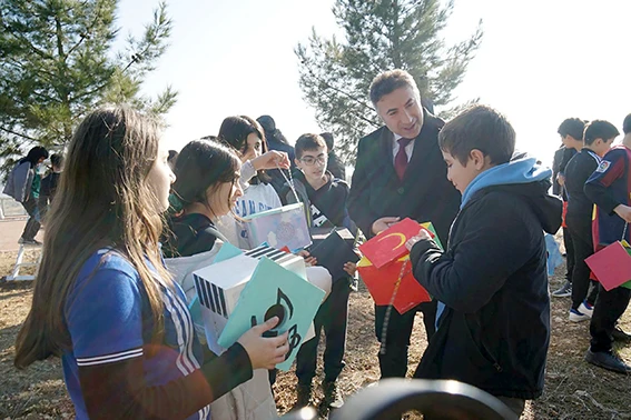 ORTAOKUL ÖĞRENCİLERİNDEN EL EMEĞİ GÖZ NURU KUŞ YUVALARI