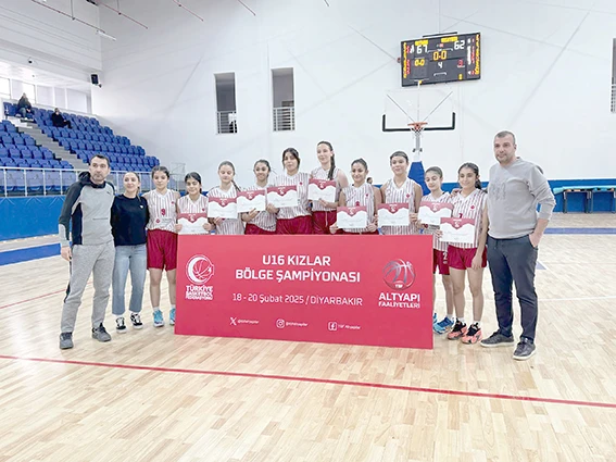 PETROLSPORLU BASKETÇİLER KUPALARI TOPLADI