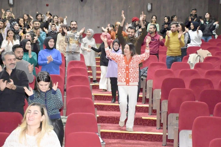 ÖĞRETMENLERE ‘DRAMA’ KONFERANSI