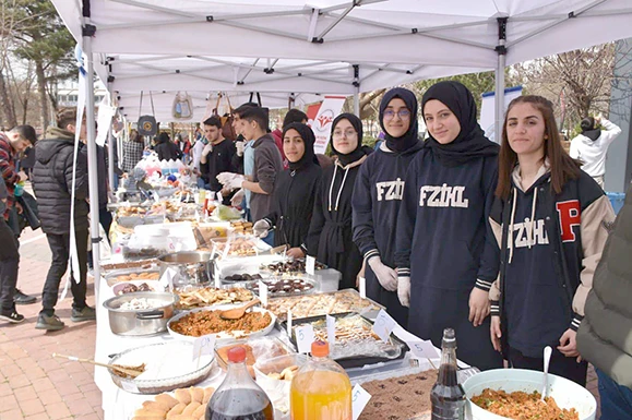 OKULLAR AFETZEDELER İÇİN ‘TEK SES, TEK YÜREK’ OLDU