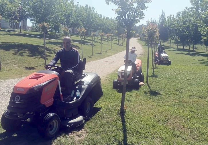 PARK, BAHÇE VE REFÜJLERDE BAKIM ÇALIŞMALARI DEVAM EDİYOR