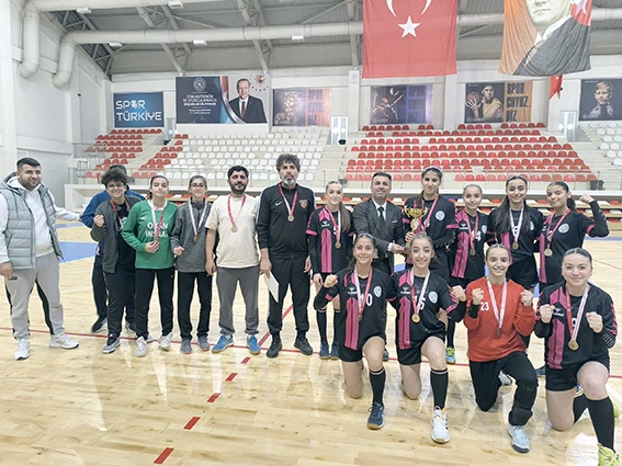 SPOR LİSESİ KIZLARI HENTBOLDA ŞAMPİYON OLDU