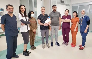 725 GRAM DOĞAN BEBEK HAYATA TUTUNDU