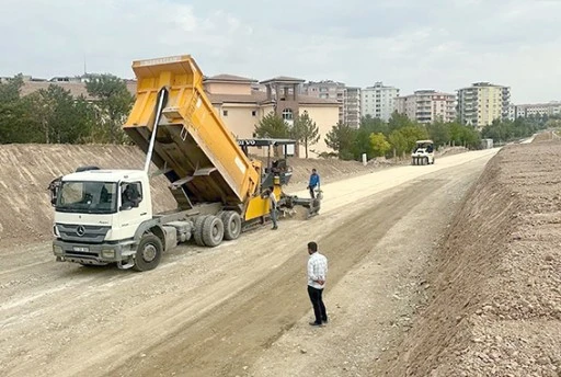 BELEDİYE YOL ÇİZGİ ÇALIŞMALARINI TAMAMLADI