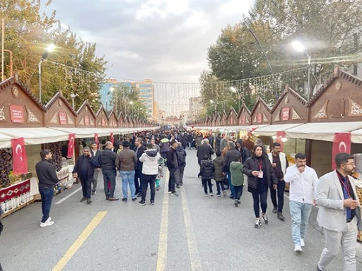 GASTRONOMİ, KÜLTÜR VE SANAT FESTİVALİ’NE YOĞUN İLGİ