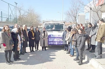 KADINLAR DEPREMZEDELER İÇİN TOPLANDI