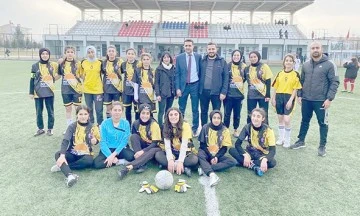 KOZLUKLU KIZLAR FUTBOLDA ŞAMPİYON