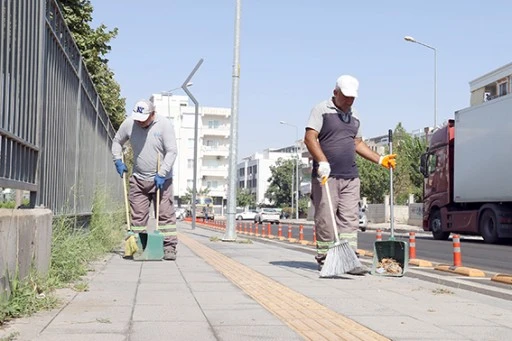 ÇÖPLER GÜNLÜK OLARAK TOPLANIYOR