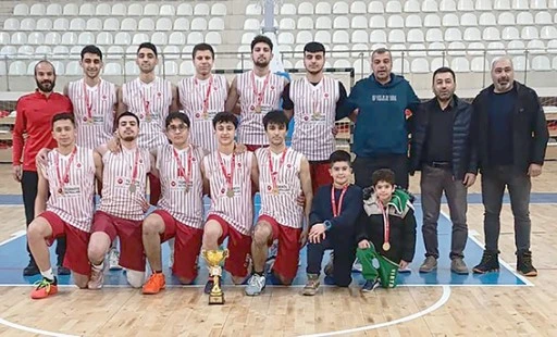 BASKETBOL TAKIMI U-18 LİGİNİ ŞAMPİYONLUKLA KAPATTI