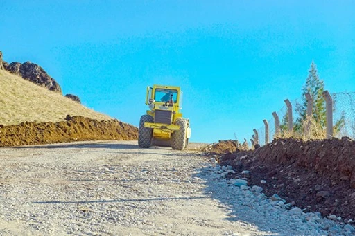 YEŞİLÖZ’DE YOL ÇALIŞMASI YAPILDI