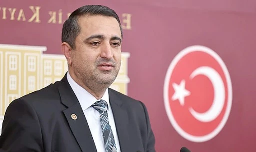 RAMANLI, SEÇMELİ DERSLERE DİKKAT ÇEKMEK İÇİN TBMM'DE KÜRTÇE KONUŞTU