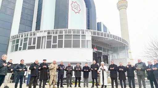 ZEHRA CAMİ DUALARLA İBADETE AÇILDI